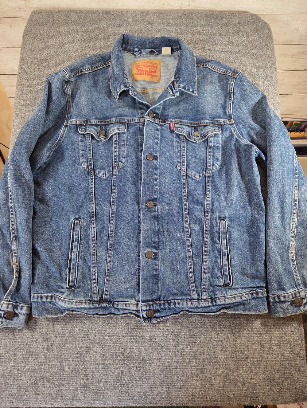 Levi’s Trucker Jacket Men’s XL Blue Denim Stretch Jean Jacket 72334-0274